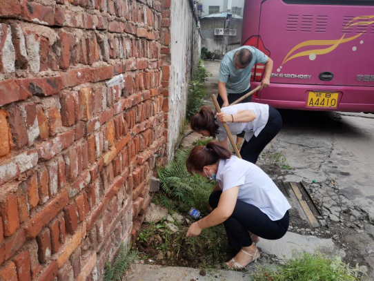 贛州方通 開展“清潔站場(chǎng) 美化環(huán)境”活動(dòng)
