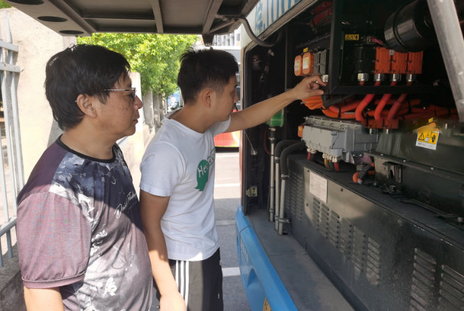 黃山長(zhǎng)運(yùn)  黃山城際公交開(kāi)展迎“國(guó)慶、二十大”安全隱患大排查