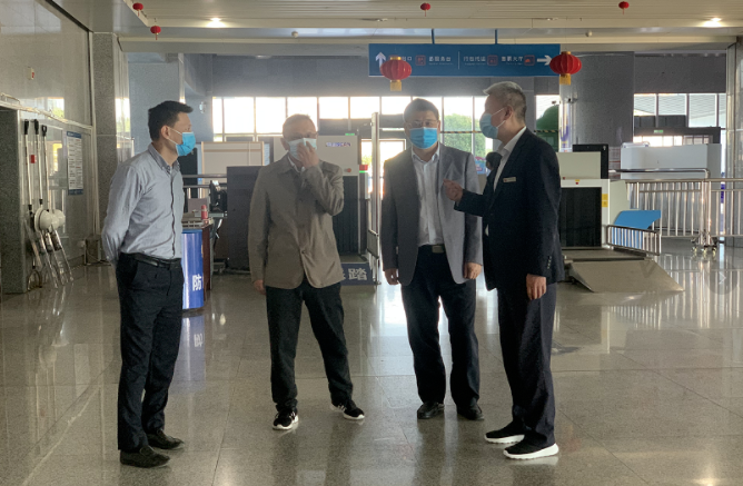 張小平一行督導(dǎo)南昌長(zhǎng)途汽車(chē)西站安全運(yùn)輸、疫情防控、文明創(chuàng)建等工作