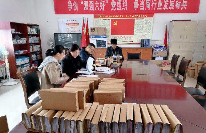 提高公司質(zhì)量在于公司治理。江西長運(yùn)以“國企改革三年行動(dòng)計(jì)劃”為抓手，通過完善現(xiàn)代企業(yè)治理體系，明晰治理主線，優(yōu)化治理結(jié)構(gòu)，助力公司激發(fā)內(nèi)生動(dòng)力，提升公司質(zhì)量，提高治理效能，涅槃升級(jí)，實(shí)現(xiàn)可持續(xù)發(fā)展。  圖片 01 加強(qiáng)黨的領(lǐng)導(dǎo)  圖片 江西長運(yùn)將黨的領(lǐng)導(dǎo)融入公司治理，與下屬企業(yè)全部完成“黨建進(jìn)章程”工作，制定重大事項(xiàng)黨