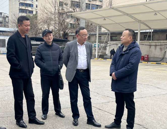 胡維泉調(diào)研都市城際公交、長(zhǎng)運(yùn)出租生產(chǎn)經(jīng)營(yíng)工作