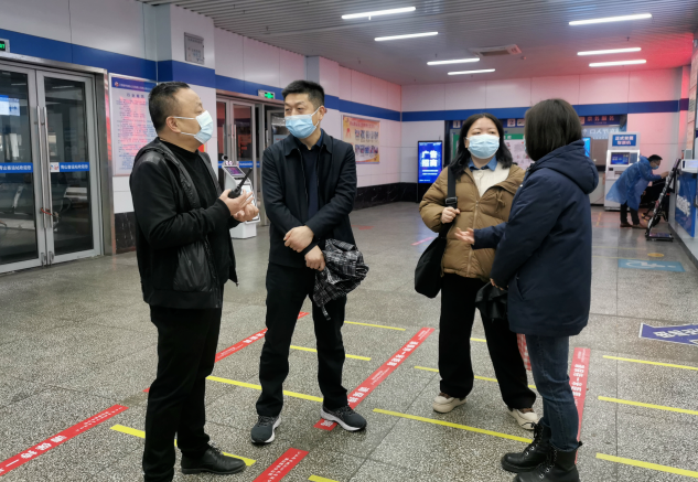 都市城際公交：市交通運(yùn)輸局領(lǐng)導(dǎo)督導(dǎo)青山客運(yùn)分公司文明創(chuàng)建、安全生產(chǎn)工作