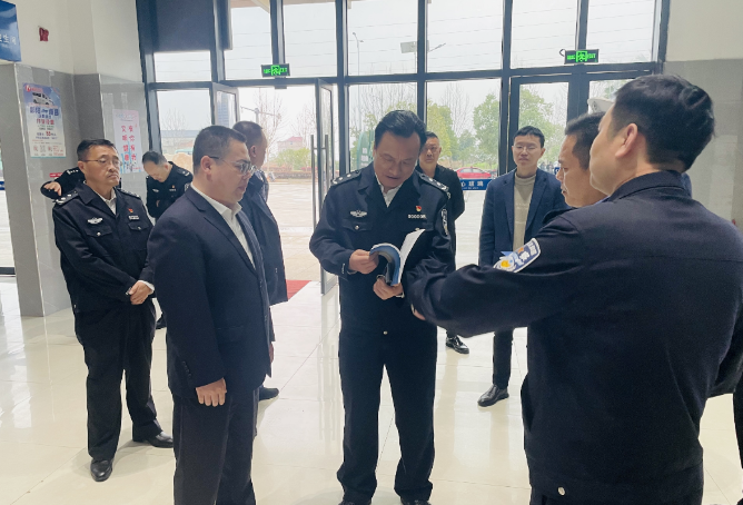 省公安廳領(lǐng)導(dǎo)督導(dǎo)鄱陽長(zhǎng)運(yùn)“兩會(huì)”期間安全生產(chǎn)工作