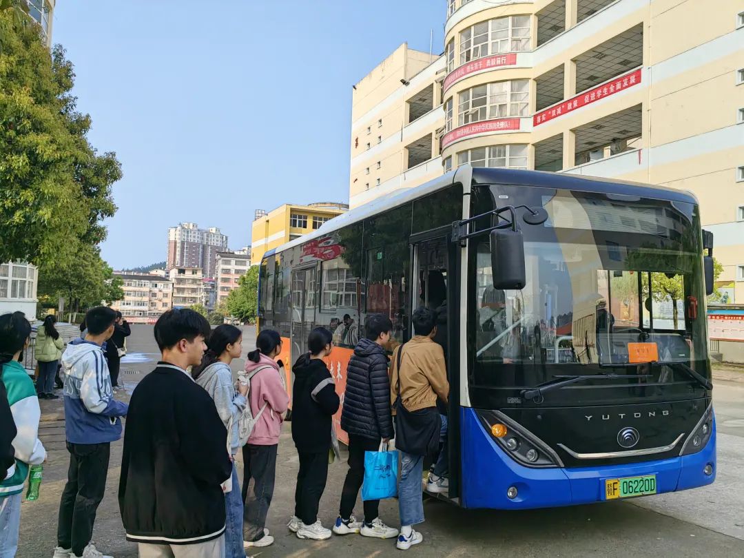 撫州長運:樂安分公司圓滿完成高三模擬考試包車業(yè)務