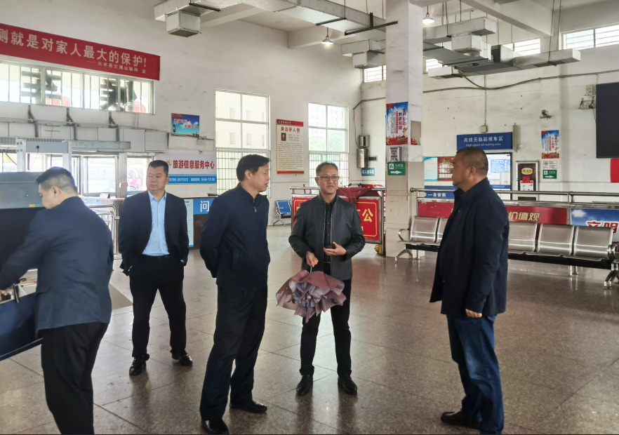 吉安公司 吉安市交通運輸局領(lǐng)導督導永豐長運“五一”節(jié)前安全生產(chǎn)工作