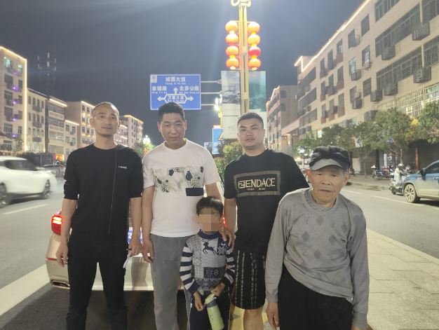 九江長運(yùn)：小學(xué)生坐錯(cuò)站 工作人員助他回家