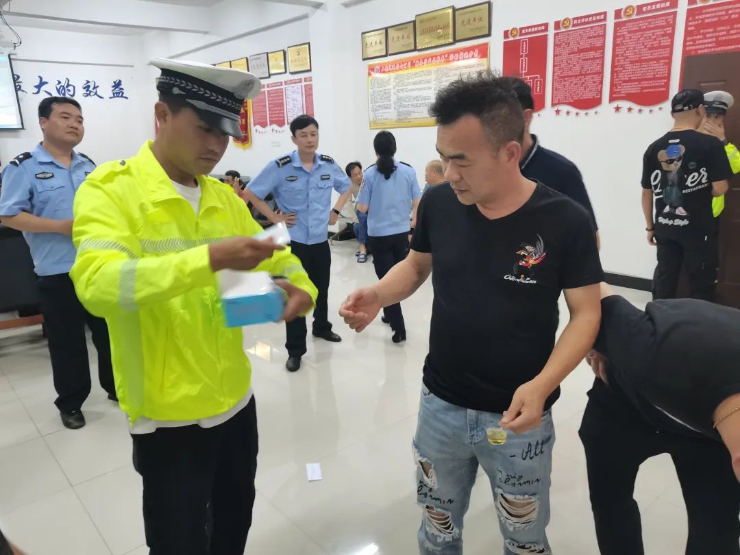 上饒汽運(yùn):鉛山公司開展駕駛員“毒品”尿檢專項(xiàng)行動(dòng)