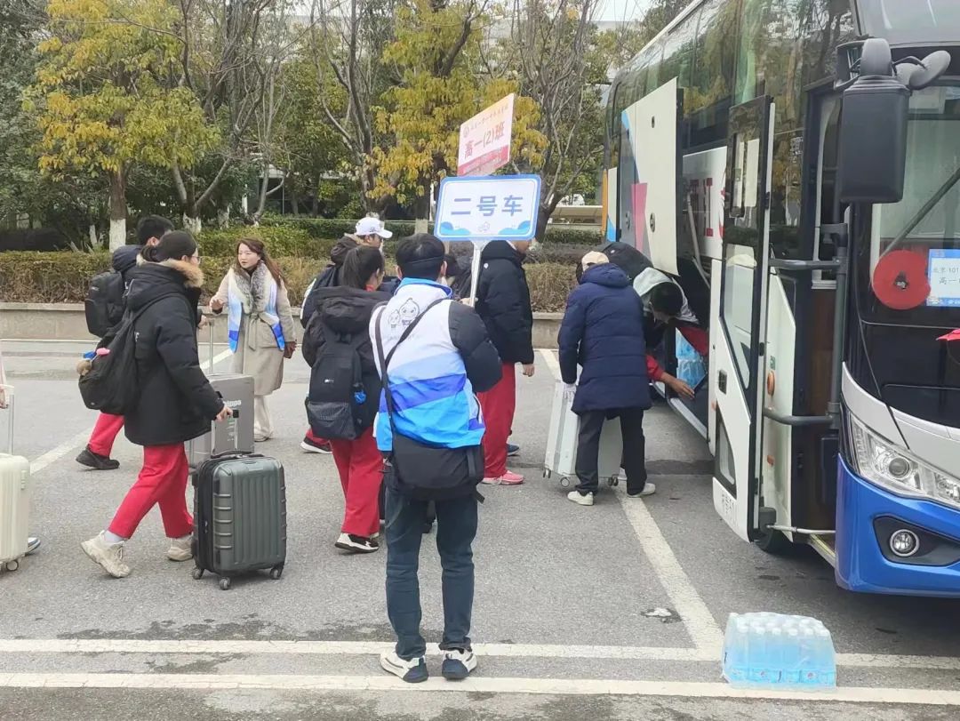 都市城際公交：開張大吉！新車首單大型包車業(yè)務(wù)順利啟航
