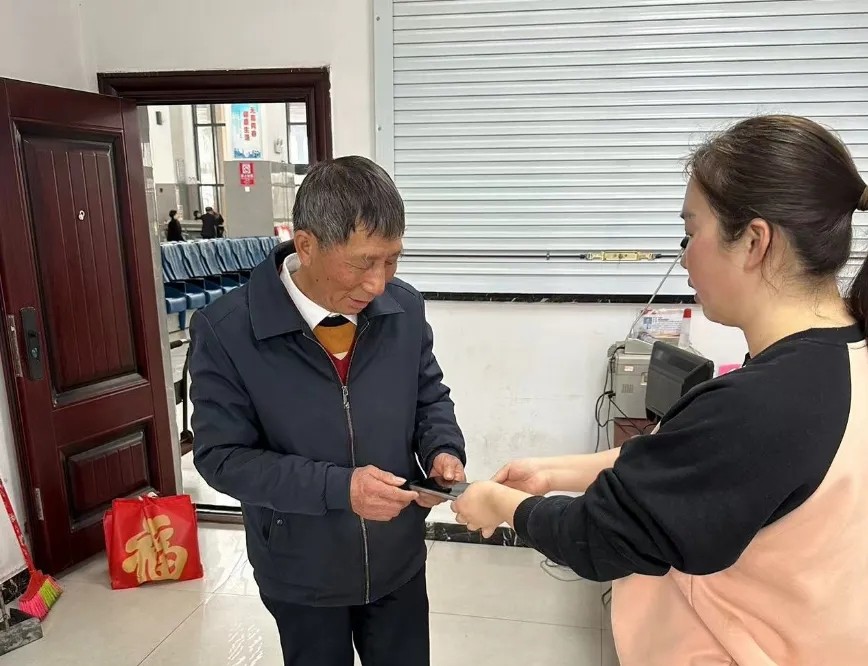 鄱陽長運:手機失而復(fù)得 車站善舉暖人心