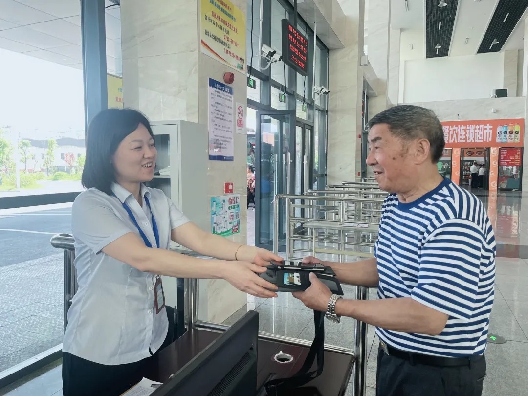九江長運：拾金不昧加免費乘車 長運的服務(wù)太好了！